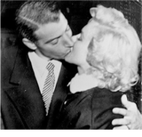 Pobrali się 14 stycznia 1954 roku w San Francisco. Nie w kościele, bo oboje mieli już za sobą małżeństwa. Joe z Dorothy Arnold, z którą miał syna. Marilyn z Jamesem Doughertym, którego poślubiła, mając ledwie 16 lat. Było więc skromnie, bez pompy. Monroe w pensjonarskiej czarnej garsonce z białym kołnierzykiem, zapięta pod samą szyję. DiMaggio w czarnym garniturze i pod krawatem. Przed wejściem do urzędu stanu cywilnego czekało na nich kilku fotoreporterów.