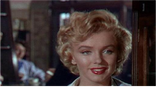 Po zakończeniu zdjęć do Małpiej kuracji (Monkey Business, 1952) zagrała femme fatale w Niagarze (1953)[133]. Scena, w której aktorka spacerowała, kołysząc biodrami w uwodzicielski sposób, miała znaczący wpływ na odbieranie Monroe jako symbolu seksu[134]. Sam film okazał się dużym sukcesem kasowym oraz utorował Monroe drogę do sławy i potwierdził jej status seksbomby[135]. Na rozdaniu nagród magazynu filmowego „Photoplay” zwróciła na siebie uwagę, występując w złotej sukni, którą publicznie skrytykowała Joan Crawford[136]. Również w 1952 została bohaterką piosenki Raya Anthony’ego „Marilyn” i uczestniczyła w uroczystej premierze utworu