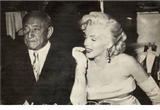 Przez długi czas stosunki Marilyn z Josephem Schenckiem, 70-letnim potentatem 20th Century-Fox, stanowiły temat plotek i dyskusji. Schenck był współzałożycielem wytwórni, która powstała przed wieloma laty z połączenia Fox i 20th Century Pictures, studia będącego własnością Schencka, jego brata i Darryla Zanucka. Schenck był starym wyjadaczem, nieco posuniętym w latach, lecz nadal żwawym koneserem uroków życia. Uważał się – słusznie zresztą – za jednego z patriarchów Hollywood. Miał zdolność wynajdywania potencjalnych gwiazd i bezgraniczne uwielbienie dla pięknych kobiet.