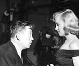 Choć trudno w to uwierzyć w świetle jej późniejszej sławy, był czas, kiedy Marilyn Monroe miała problemy z dostaniem choćby małej roli w dużym filmie... Dopiero gdy zagrała w The Asphalt Jungle, wydanym w czerwcu 1950 r., jej kariera filmowa naprawdę nabrała rozpędu. Ale zależnie od tego, kogo zapytasz, prawie nie dostała tej roli.
