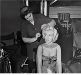 Marilyn Monroe on set gentlemans prefers blondes 1952