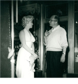 „Marylin Monroe była wrażliwa i bardzo trudna” – wyjaśnił. „Bardzo się starała, ale trzeba było poczekać, aż przejdzie, zacznie się kręcić, a potem zniknęły jej maleńkie zahamowania i stała się fenomenalna, jedna z największych komediantów. Musiała mieć odpowiedni metabolizm, a jeśli tak, to świetnie nadawała się do kierowania”.