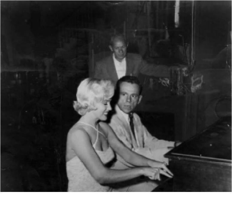 Preview of texture: marilyn monroe and tom ewell 1954 on set słomiany wdowiec