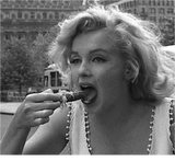 marylin monroe eating hot dog 1958