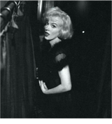 Norma jean mortenson na planie pół serio pół żartem 1958